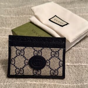 Gucci authentic dark blue  Tan GG Card Holder like new